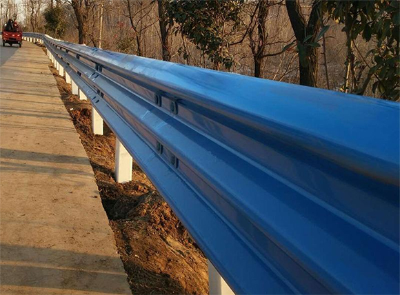 郑州公路波形护栏板的优点