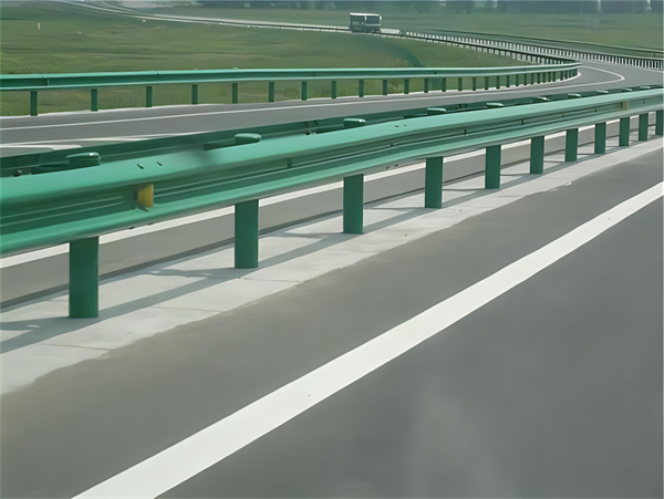 郑州高速护栏板守护安全广泛应用于多个行业
